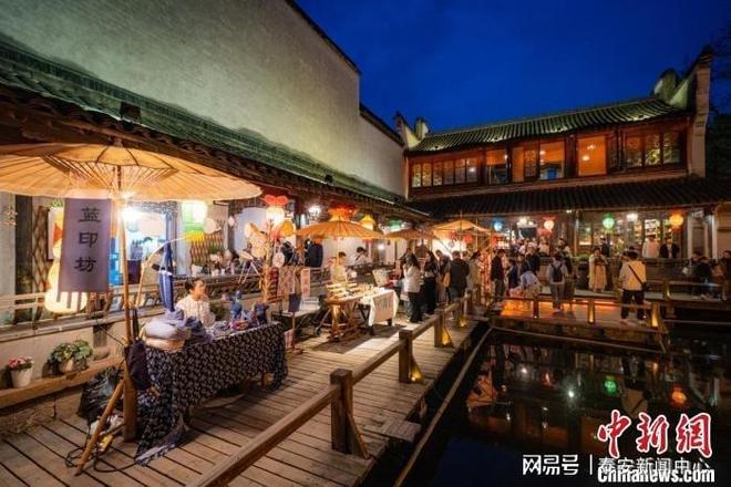 千镇千面”——解码人造古镇的重生密码不朽情缘游戏入口从“千镇一面”到“(图6)