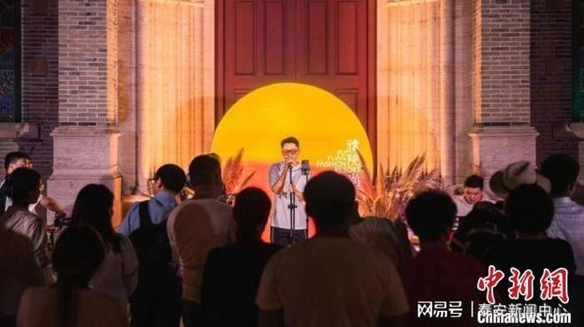 千镇千面”——解码人造古镇的重生密码不朽情缘游戏入口从“千镇一面”到“(图3)