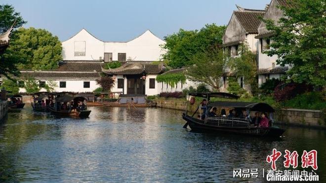 千镇千面”——解码人造古镇的重生密码不朽情缘游戏入口从“千镇一面”到“(图13)