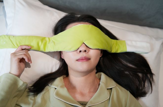 群沉默。成年人的舒服都在陌生人社交里！mg不朽情缘游戏试玩朋友圈停更、闺蜜(图1)